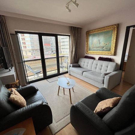 Frontaal Zeezicht In Appartement De Strandjutter Oostende Eksteriør billede