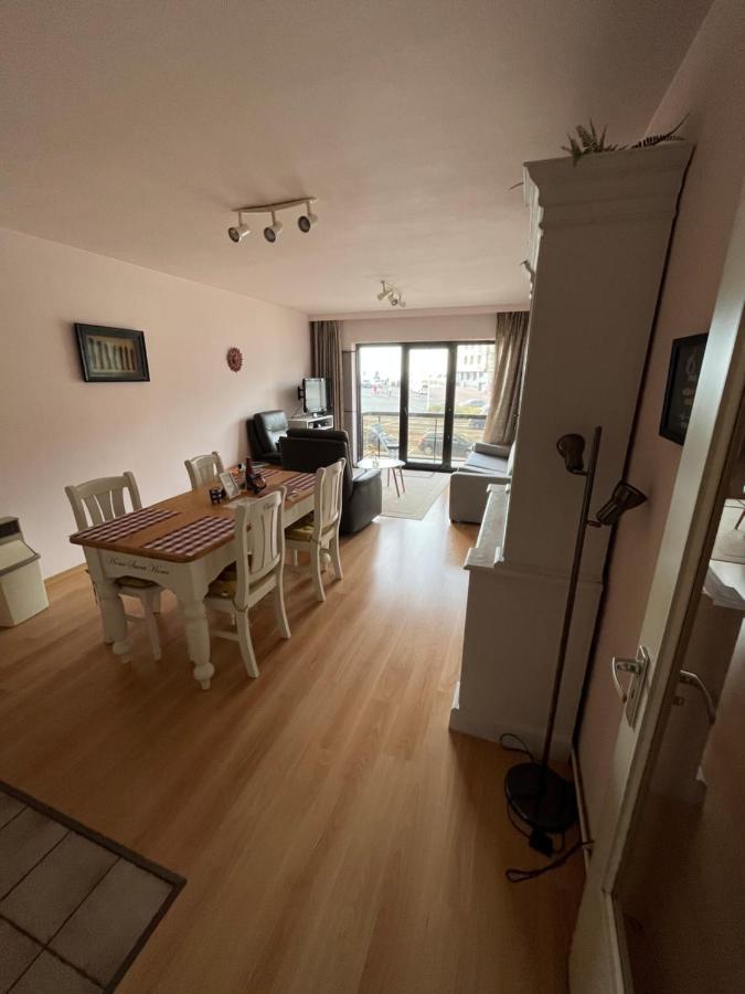 Frontaal Zeezicht In Appartement De Strandjutter Oostende Eksteriør billede