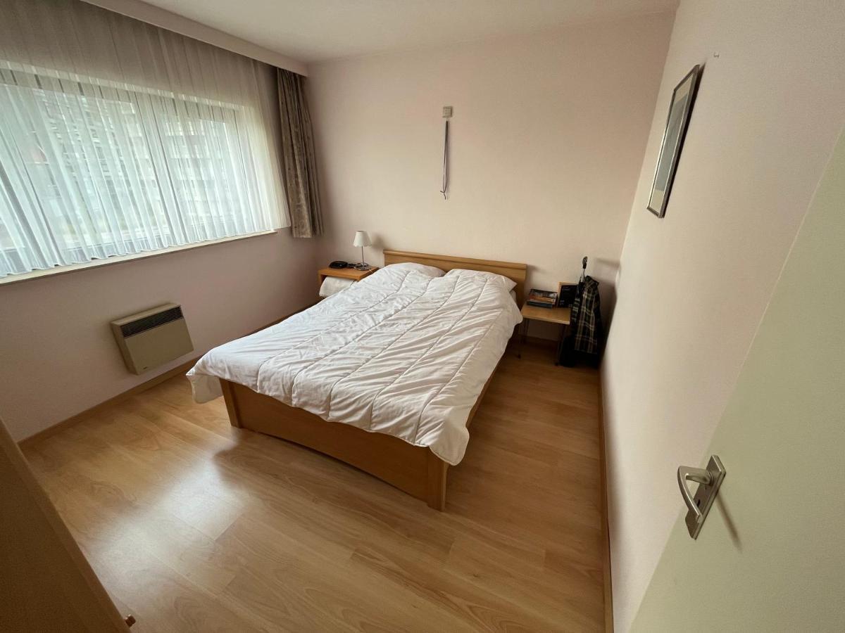 Frontaal Zeezicht In Appartement De Strandjutter Oostende Eksteriør billede